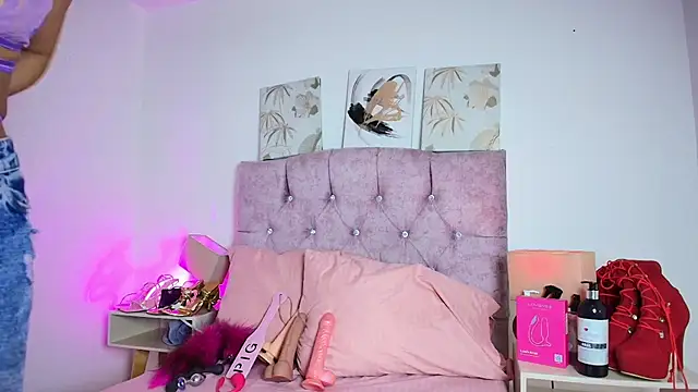 Snapshot of Skye_Moore chatting on February 23, 2026, 7:00 pm Skye Moore online show from February 23, 2026, 7:00 pm