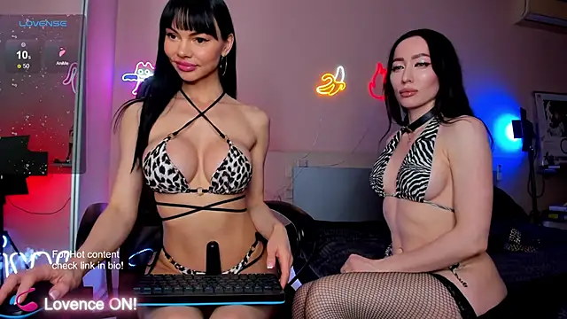 Snapshot of AmyLeeplay chatting on February 19, 2025, 12:55 pm AmyLeeplay online show from February 19, 2025, 12:55 pm