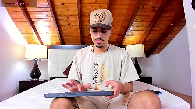 Snapshot of Sebastian_Berne chatting on February 25, 2025, 5:04 pm Sebastian Berne online show from February 25, 2025, 5:04 pm