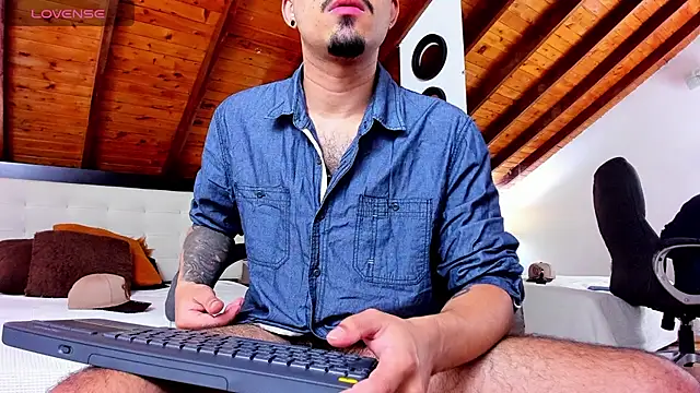 Snapshot of Sebastian_Berne chatting on March 7, 2025, 10:32 pm Sebastian Berne online show from March 7, 2025, 10:32 pm