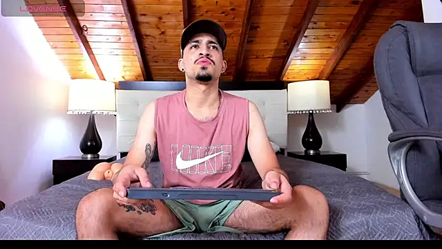 Snapshot of Sebastian_Berne chatting on March 22, 2025, 7:20 pm Sebastian Berne online show from March 22, 2025, 7:20 pm