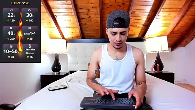 Snapshot of Sebastian_Berne chatting on October 17, 2025, 7:27 pm Sebastian Berne online show from October 17, 2025, 7:27 pm