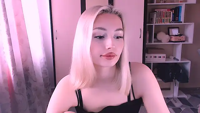 Snapshot of beauty_blonde chatting on March 7, 2025, 3:08 am beauty blonde online show from March 7, 2025, 3:08 am