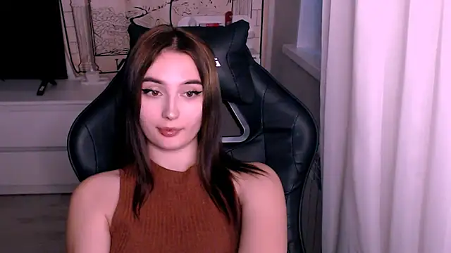 beauty blonde online show from October 4, 2025, 11:52 am