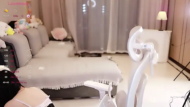 Snapshot of Moonccoi chatting on February 13, 2025, 9:17 pm Moonccoi online show from February 13, 2025, 9:17 pm