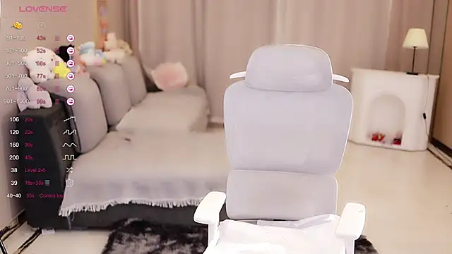 Snapshot of Moonccoi chatting on February 18, 2025, 9:20 pm Moonccoi online show from February 18, 2025, 9:20 pm