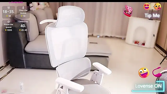 Snapshot of Moonccoi chatting on March 14, 2025, 8:53 am Moonccoi online show from March 14, 2025, 8:53 am