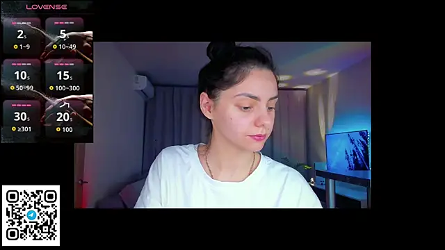 EmiliaZen online show from April 17, 2026, 4:43 pm