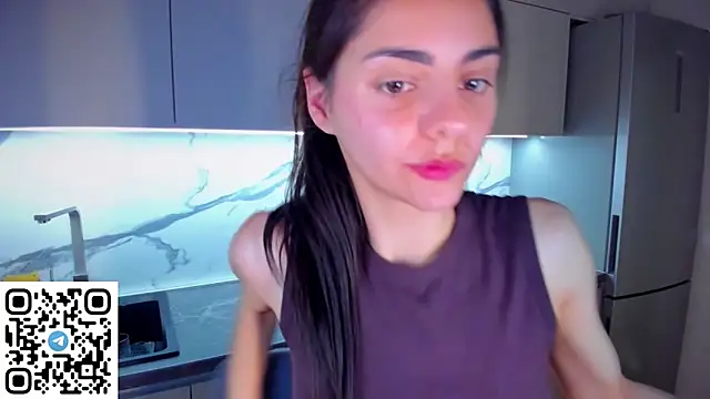 EmiliaZen online show from May 25, 2026, 8:04 pm
