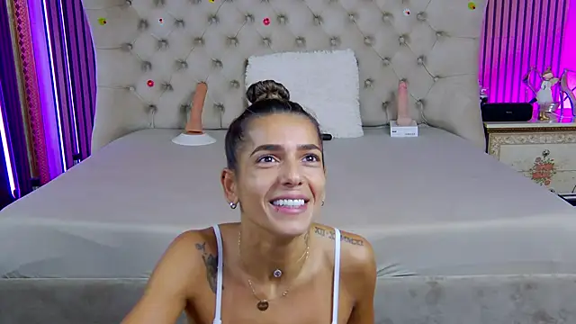 Snapshot of PlayfulShow chatting on October 8, 2025, 7:50 am PlayfulShow online show from October 8, 2025, 7:50 am