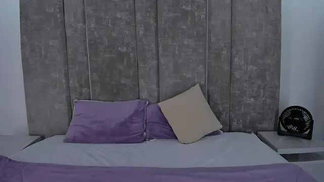 Snapshot of ValerieHyde chatting on February 21, 2025, 2:39 am ValerieHyde online show from February 21, 2025, 2:39 am