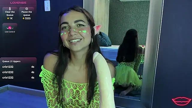 Snapshot of ValerieHyde chatting on March 18, 2025, 6:36 am ValerieHyde online show from March 18, 2025, 6:36 am