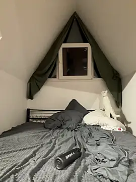 Julian wins online show from March 22, 2025, 7:42 pm