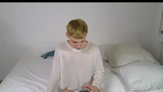 Snapshot of Julian_wins chatting on February 6, 2026, 4:54 pm Julian wins online show from February 6, 2026, 4:54 pm