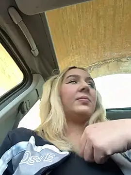 hotamanda01 online show from February 25, 2026, 11:42 am