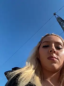 hotamanda01 online show from March 6, 2026, 1:51 pm