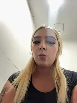 hotamanda01 online show from March 12, 2026, 8:37 pm