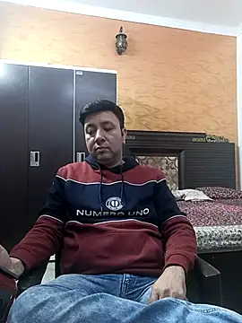 innocentboy1987 online show from November 29, 2025, 5:32 am