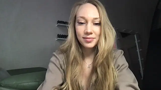 Snapshot of Engel_13 chatting on February 10, 2025, 1:33 pm Engel 13 online show from February 10, 2025, 1:33 pm