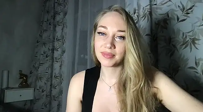 Snapshot of Engel_13 chatting on February 11, 2025, 10:18 pm Engel 13 online show from February 11, 2025, 10:18 pm