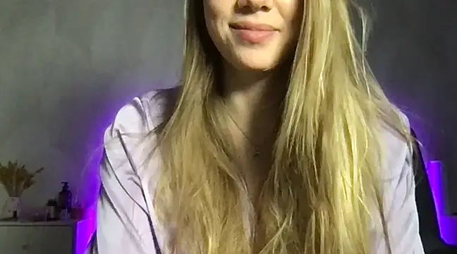 Snapshot of Engel_13 chatting on March 22, 2025, 8:04 pm Engel 13 online show from March 22, 2025, 8:04 pm