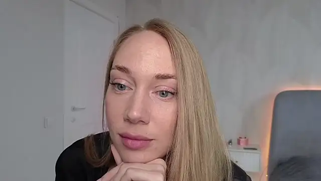 Snapshot of Engel_13 chatting on September 15, 2025, 9:42 am Engel 13 online show from September 15, 2025, 9:42 am