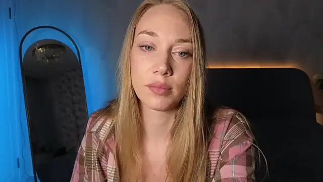 Snapshot of Engel_13 chatting on October 4, 2025, 2:26 pm Engel 13 online show from October 4, 2025, 2:26 pm