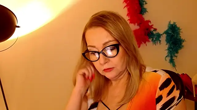 leaxSTAR online show from March 18, 2025, 2:48 pm