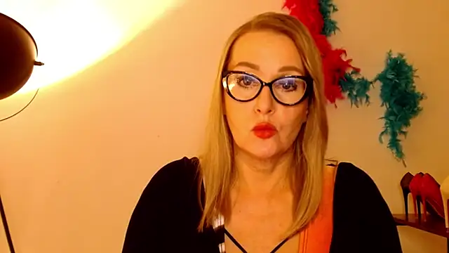 leaxSTAR online show from March 18, 2025, 5:53 pm