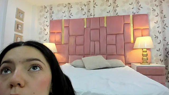 Snapshot of ArianaFranco chatting on October 8, 2025, 12:47 pm ArianaFranco online show from October 8, 2025, 12:47 pm