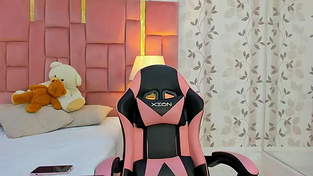 Snapshot of ArianaFranco chatting on October 16, 2025, 12:39 pm ArianaFranco online show from October 16, 2025, 12:39 pm