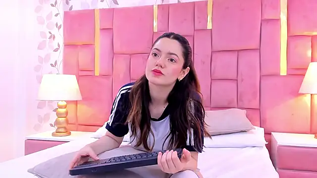 Snapshot of ArianaFranco chatting on November 1, 2025, 1:46 pm ArianaFranco online show from November 1, 2025, 1:46 pm