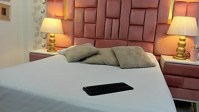 ArianaFranco online show from April 9, 2026, 1:49 pm