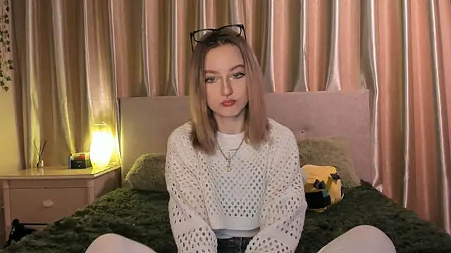 MiaRanki online show from March 22, 2025, 4:37 pm