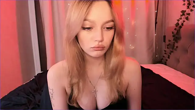 MiaRanki online show from April 6, 2026, 11:38 pm