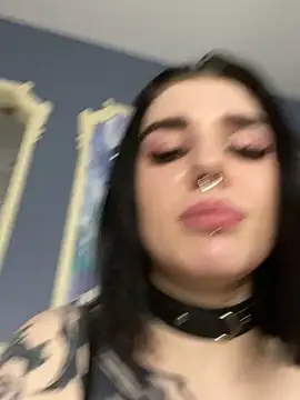 Snapshot of MaeveMoon chatting on February 24, 2025, 2:08 am MaeveMoon online show from February 24, 2025, 2:08 am