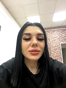 Snapshot of MaeveMoon chatting on October 19, 2025, 5:57 pm MaeveMoon online show from October 19, 2025, 5:57 pm