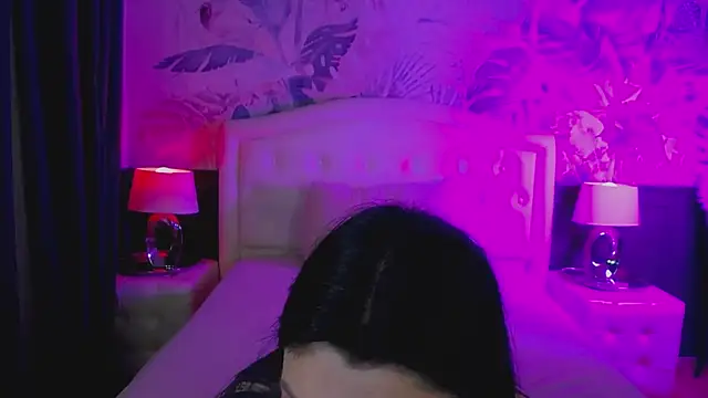 Snapshot of MaeveMoon chatting on May 7, 2026, 9:42 pm MaeveMoon online show from May 7, 2026, 9:42 pm
