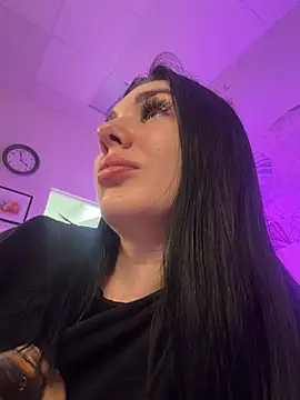 Snapshot of MaeveMoon chatting on May 29, 2026, 9:46 pm MaeveMoon online show from May 29, 2026, 9:46 pm