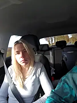 ademandjulia online show from November 13, 2025, 11:20 am