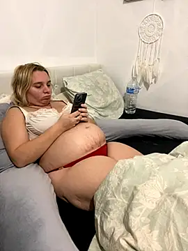 Snapshot of Princessemisse chatting on November 27, 2025, 4:31 pm Princessemisse online show from November 27, 2025, 4:31 pm