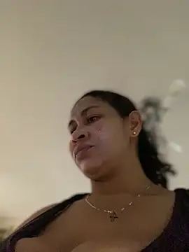 Carola-Ross online show from October 8, 2025, 7:33 pm