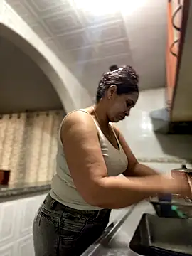 Carola-Ross online show from October 25, 2025, 7:08 pm