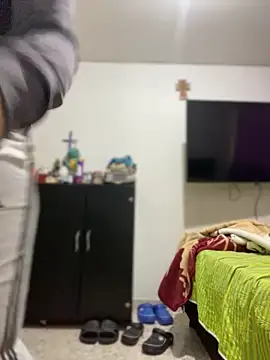 Carola-Ross online show from April 7, 2026, 5:02 pm