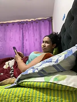 Carola-Ross online show from April 8, 2026, 4:51 pm