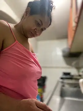 Carola-Ross online show from April 11, 2026, 3:49 pm