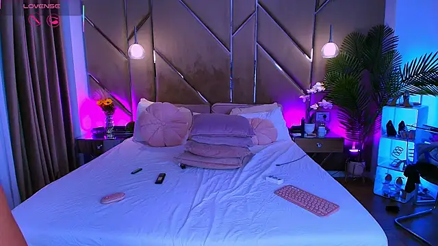 Lellie   online show from February 25, 2026, 6:06 pm