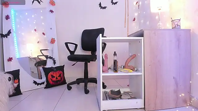 Snapshot of Emylyjonhs chatting on October 24, 2025, 7:54 pm Emylyjonhs online show from October 24, 2025, 7:54 pm