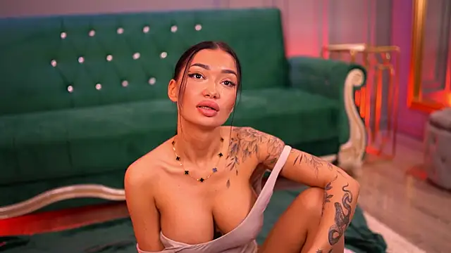 Snapshot of SashaFerrera chatting on February 20, 2025, 10:04 pm SashaFerrera online show from February 20, 2025, 10:04 pm