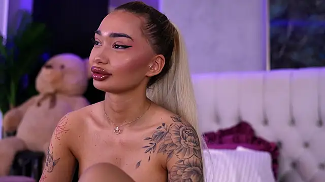 Snapshot of SashaFerrera chatting on September 14, 2025, 6:29 pm SashaFerrera online show from September 14, 2025, 6:29 pm